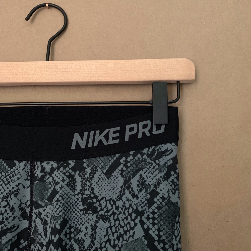 ****Nike Pro 3/4 crop work out pants****